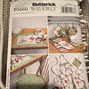 Butterick Pattern Waverly Green and Red Floral Kitchen Linen Set FF New Uncut